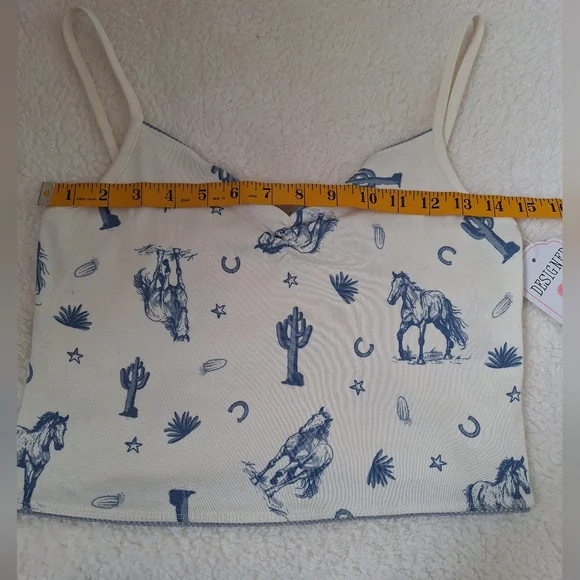 NWT Women's Messy Bun Just Chillin Cream and Blue Horse Crop Top Medium - Picture 7 of 9
